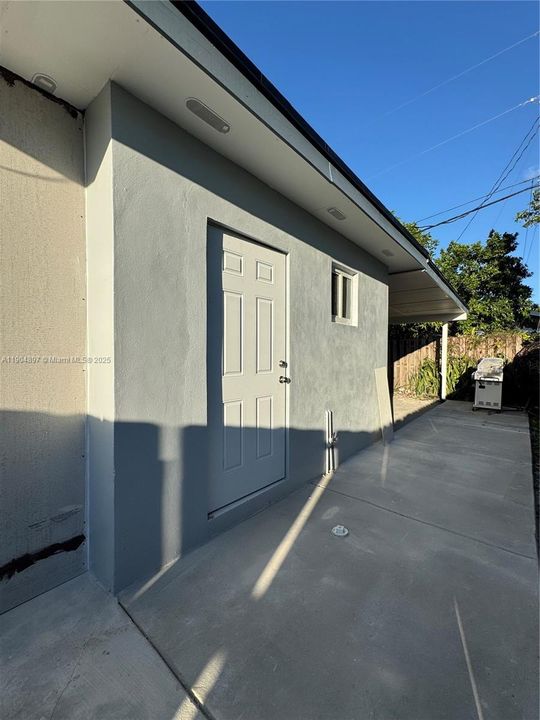 For Rent: $1,250 (1 beds, 1 baths, 2910 Square Feet)