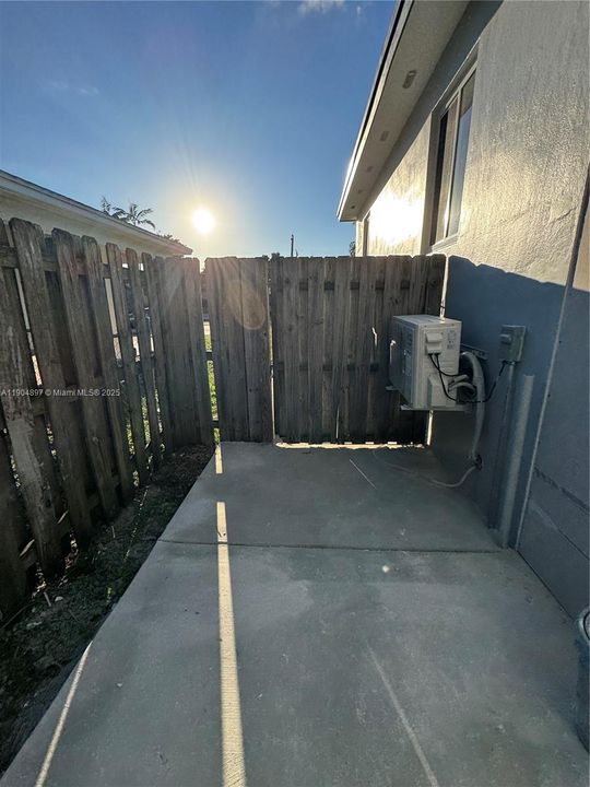 For Rent: $1,250 (1 beds, 1 baths, 2910 Square Feet)