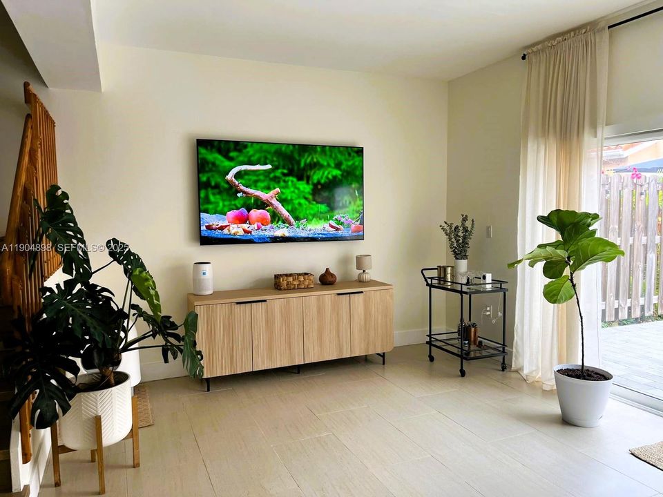 For Rent: $3,000 (3 beds, 2 baths, 1515 Square Feet)