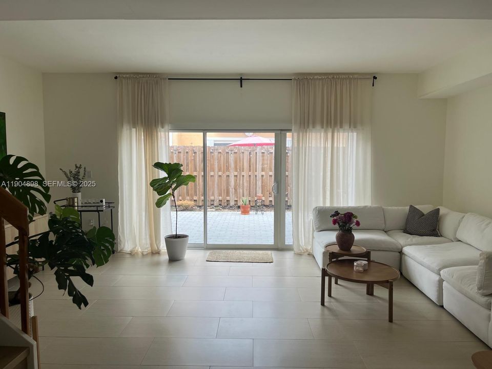 For Rent: $3,000 (3 beds, 2 baths, 1515 Square Feet)