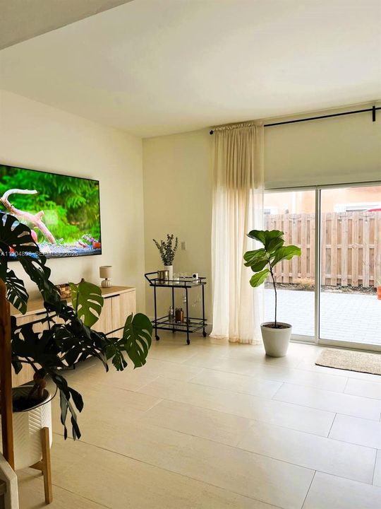 For Rent: $3,000 (3 beds, 2 baths, 1515 Square Feet)