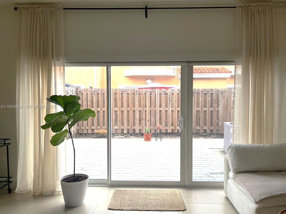 For Rent: $3,000 (3 beds, 2 baths, 1515 Square Feet)