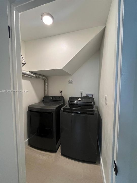 For Rent: $3,000 (3 beds, 2 baths, 1515 Square Feet)