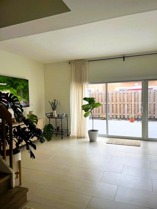 For Rent: $3,000 (3 beds, 2 baths, 1515 Square Feet)