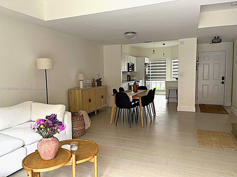 For Rent: $3,000 (3 beds, 2 baths, 1515 Square Feet)