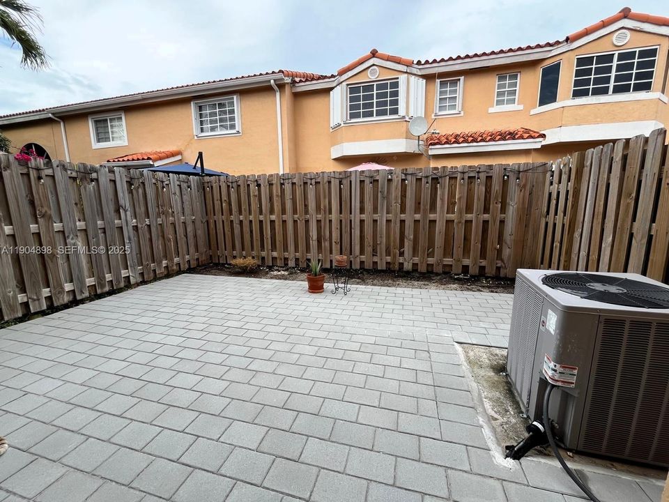 For Rent: $3,000 (3 beds, 2 baths, 1515 Square Feet)