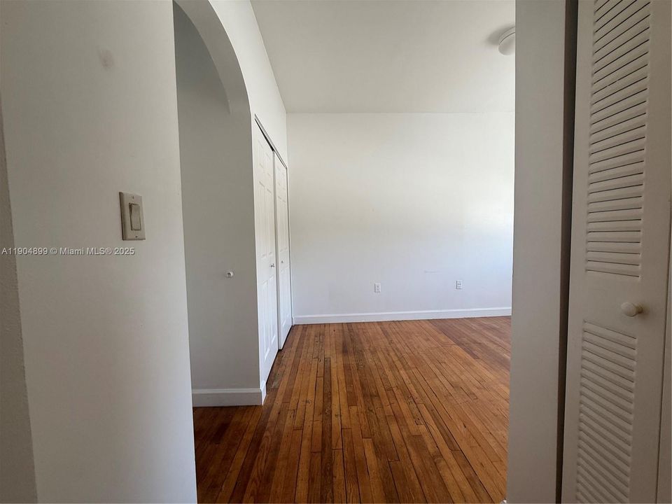 For Sale: $240,000 (1 beds, 1 baths, 525 Square Feet)