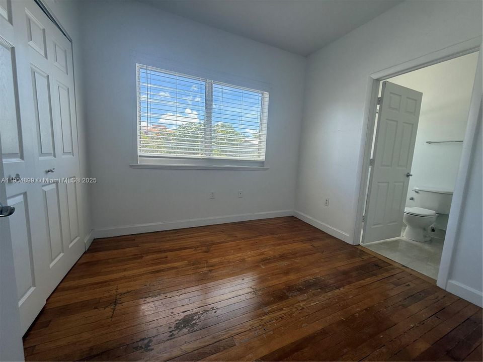 For Sale: $240,000 (1 beds, 1 baths, 525 Square Feet)