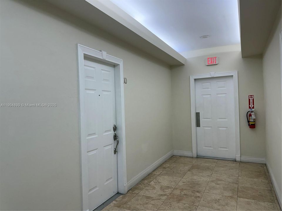 For Sale: $240,000 (1 beds, 1 baths, 525 Square Feet)