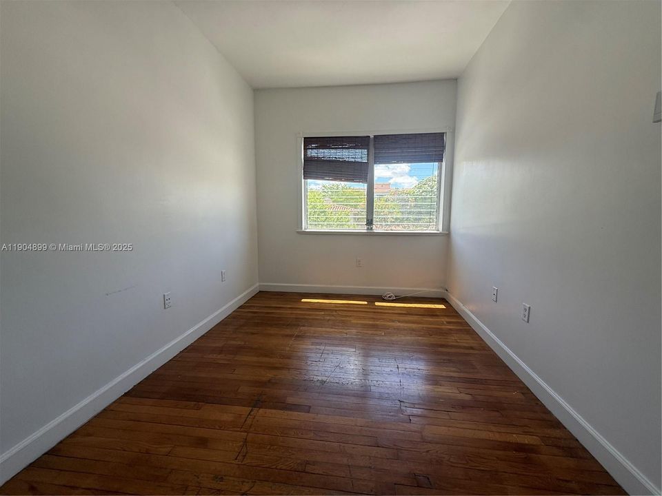 For Sale: $240,000 (1 beds, 1 baths, 525 Square Feet)