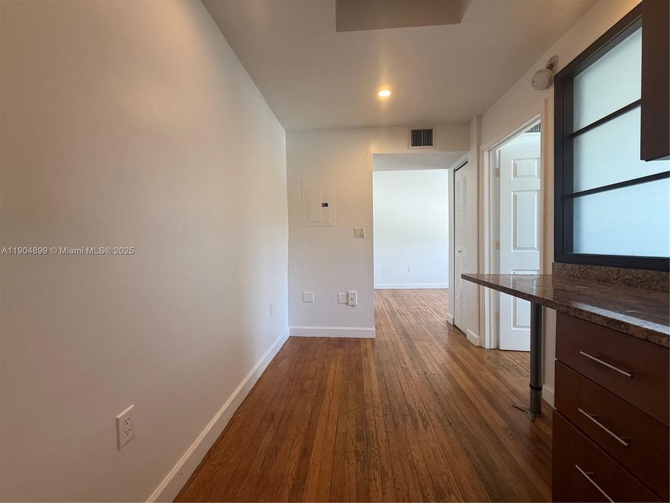 For Sale: $240,000 (1 beds, 1 baths, 525 Square Feet)