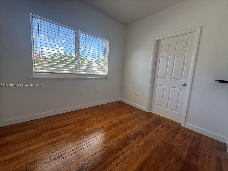 For Sale: $240,000 (1 beds, 1 baths, 525 Square Feet)