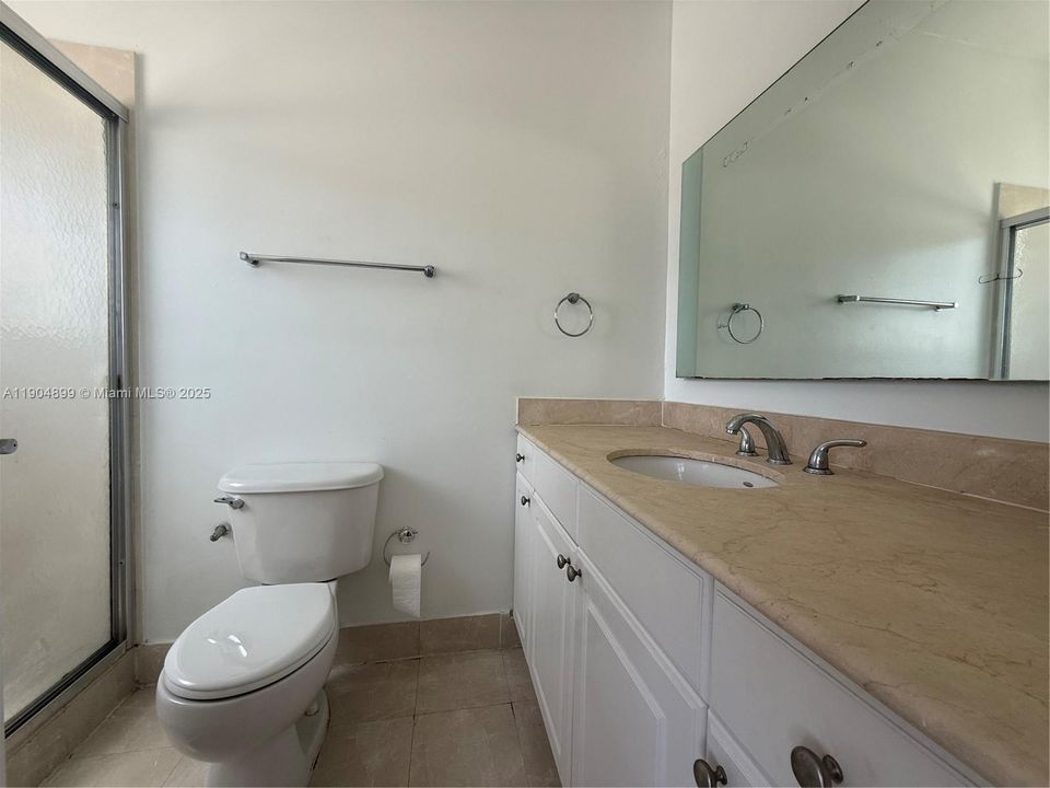For Sale: $240,000 (1 beds, 1 baths, 525 Square Feet)