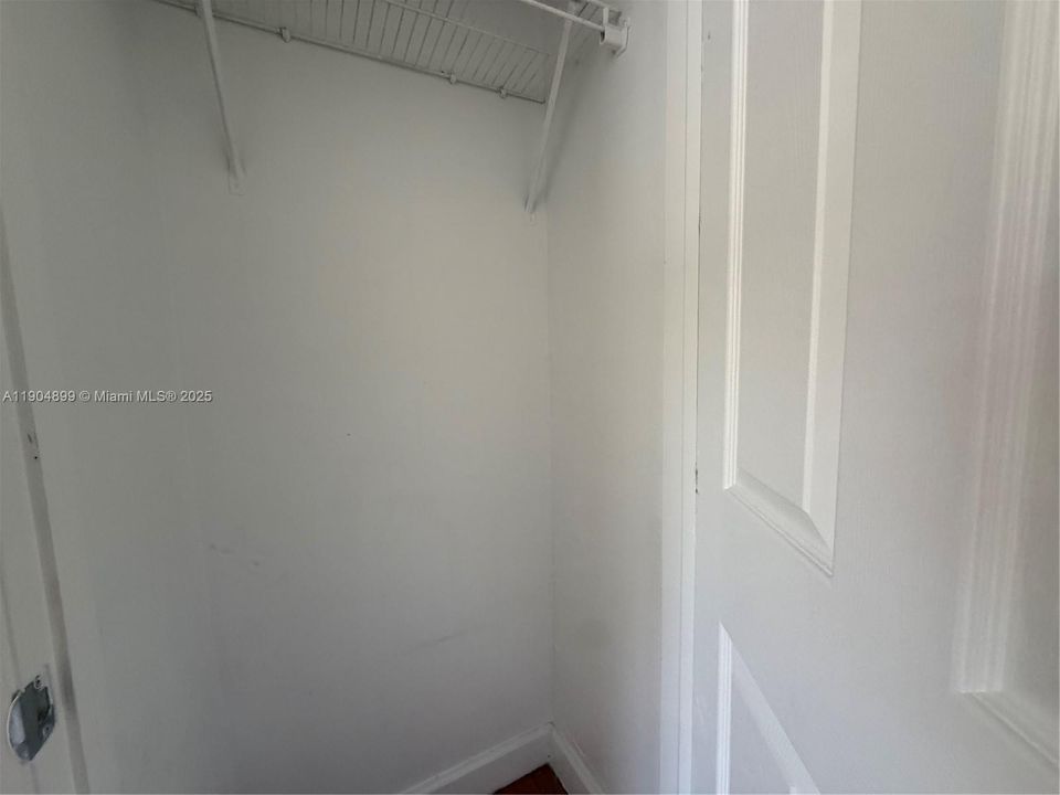 For Sale: $240,000 (1 beds, 1 baths, 525 Square Feet)