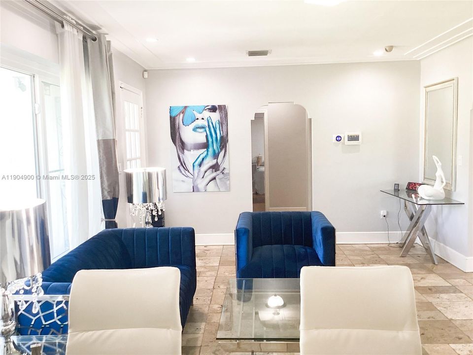 For Sale: $1,999,000 (5 beds, 3 baths, 2892 Square Feet)