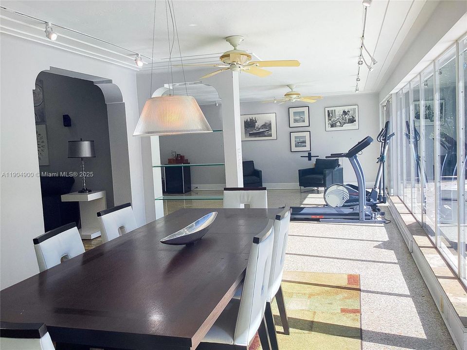 For Sale: $1,999,000 (5 beds, 3 baths, 2892 Square Feet)