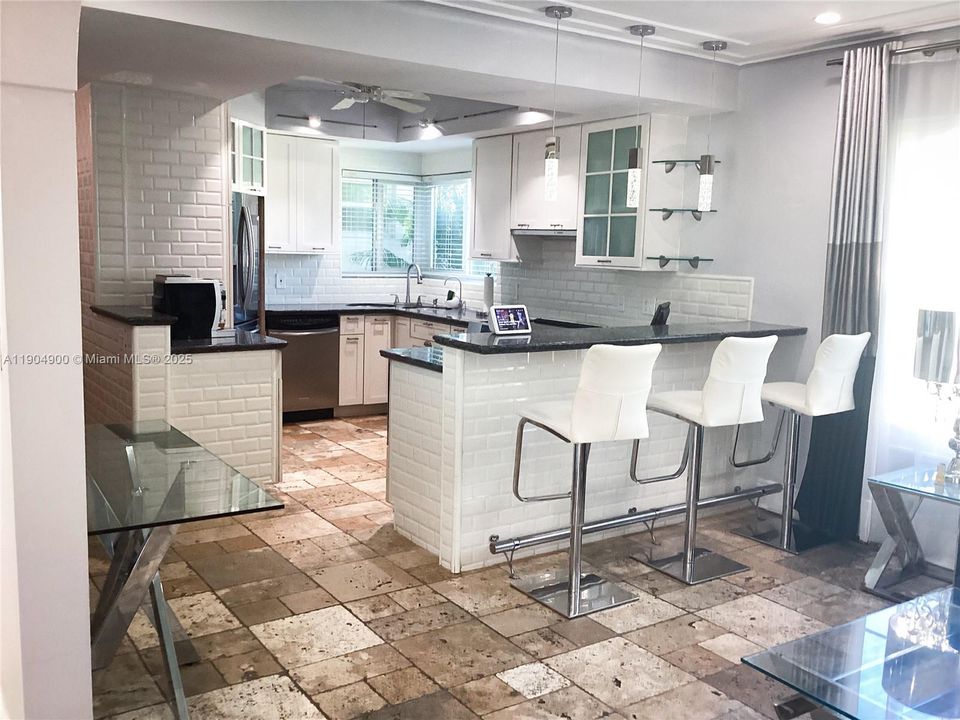 For Sale: $1,999,000 (5 beds, 3 baths, 2892 Square Feet)