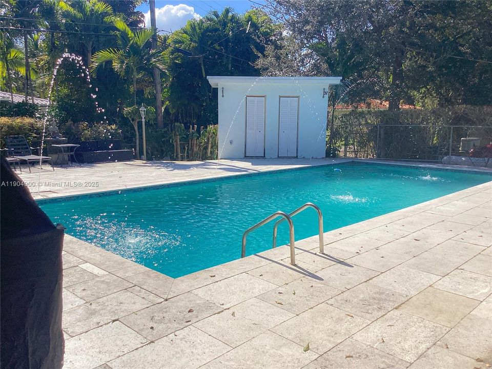 For Sale: $1,999,000 (5 beds, 3 baths, 2892 Square Feet)