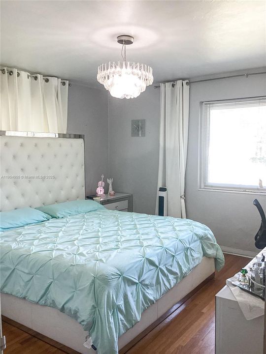 For Sale: $1,999,000 (5 beds, 3 baths, 2892 Square Feet)