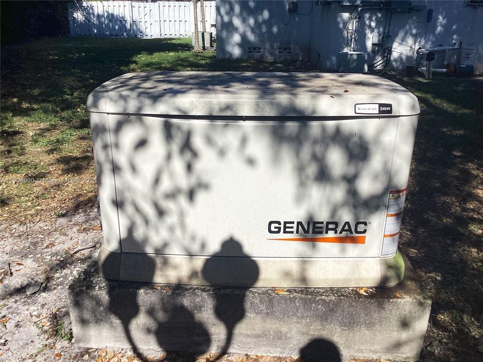 For Sale: $1,999,000 (5 beds, 3 baths, 2892 Square Feet)