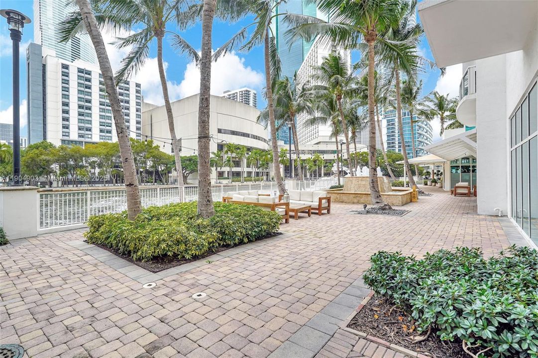 待售: $615,000 (2 贝兹, 2 浴室, 1289 平方英尺)