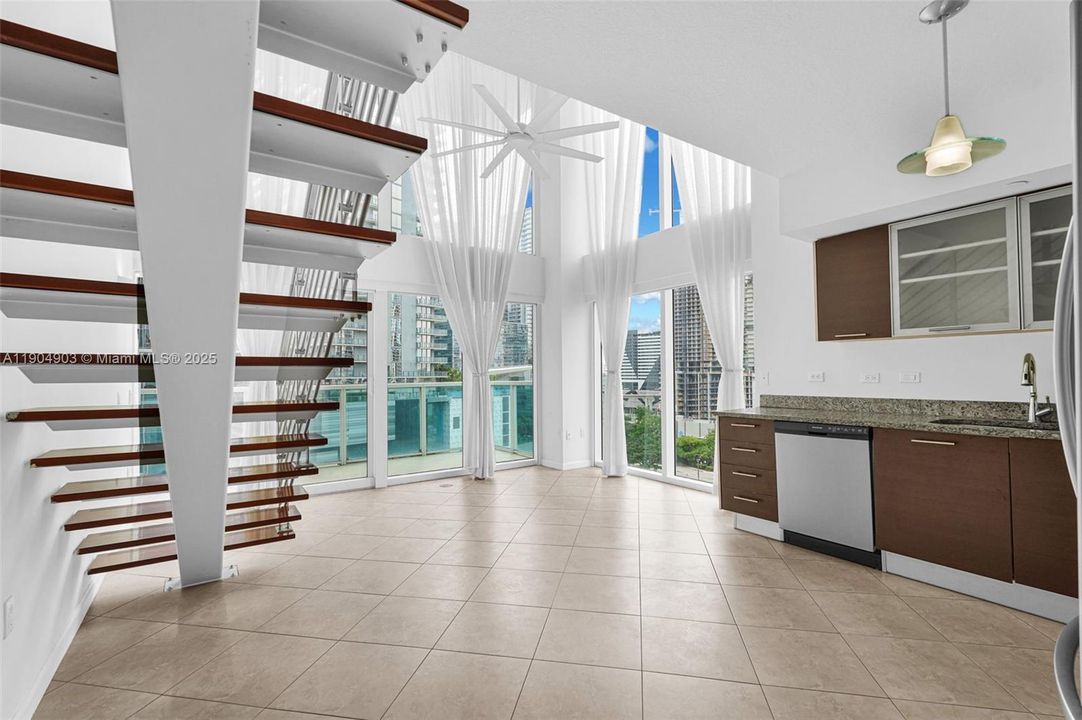 Modern Open Floorplan - Corner Unit - River & Brickell Skyline Views - 2 Bedrooms / 2 Bathrooms