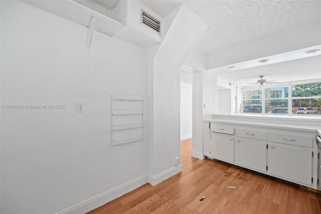 For Rent: $1,650 (1 beds, 1 baths, 546 Square Feet)