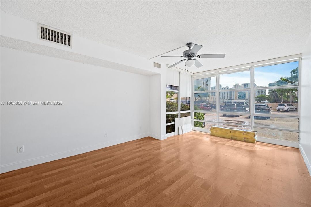 For Rent: $1,650 (1 beds, 1 baths, 546 Square Feet)