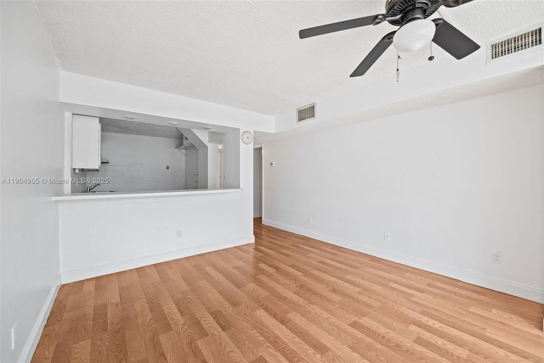 For Rent: $1,650 (1 beds, 1 baths, 546 Square Feet)