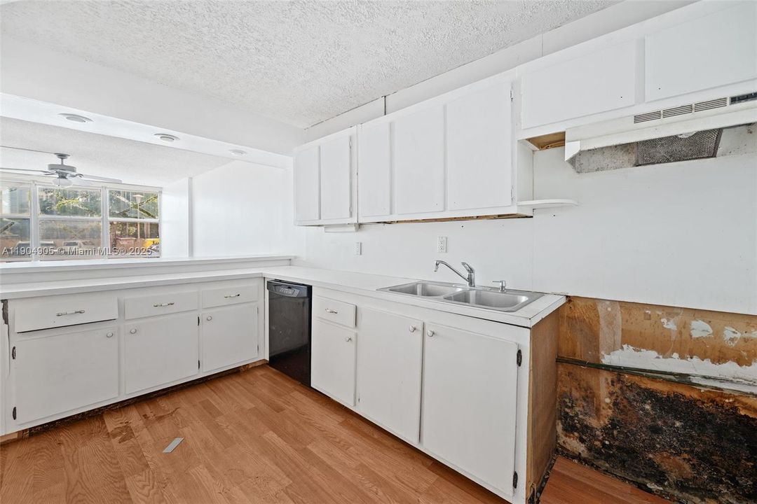 For Rent: $1,650 (1 beds, 1 baths, 546 Square Feet)