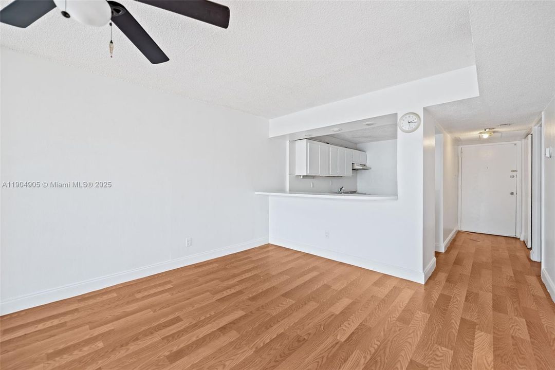 For Rent: $1,650 (1 beds, 1 baths, 546 Square Feet)