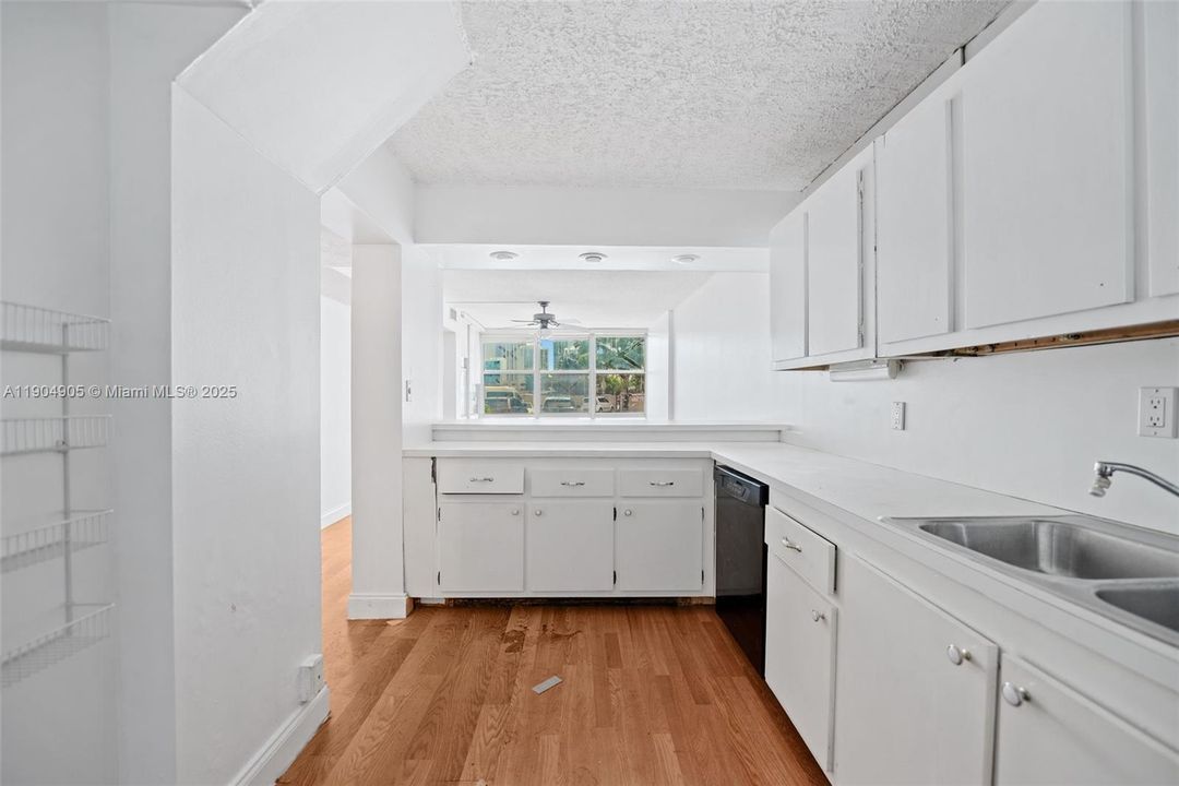 For Rent: $1,650 (1 beds, 1 baths, 546 Square Feet)