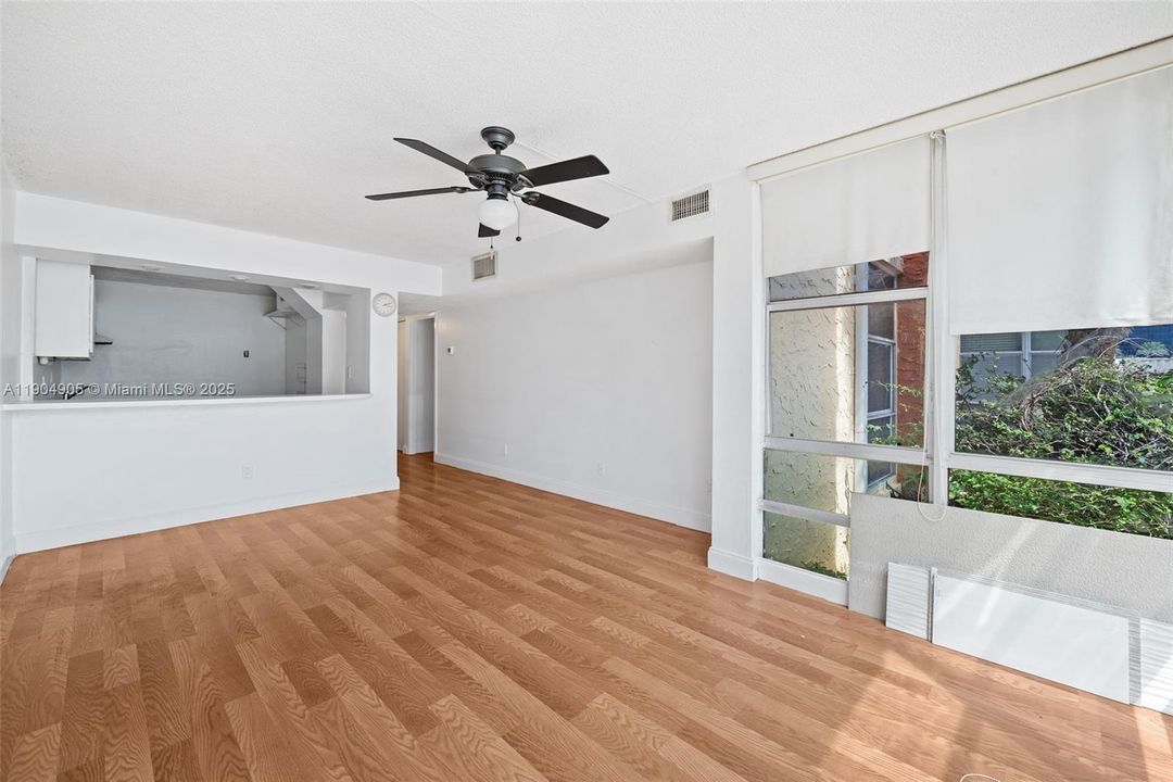 For Rent: $1,650 (1 beds, 1 baths, 546 Square Feet)