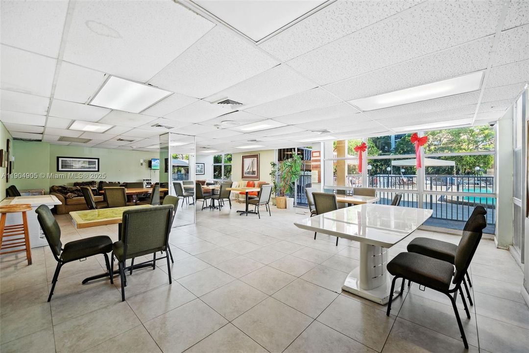 For Rent: $1,650 (1 beds, 1 baths, 546 Square Feet)