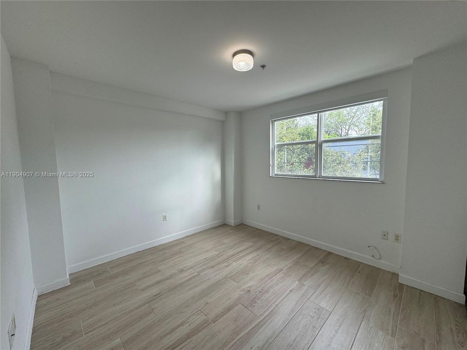 For Rent: $2,000 (1 beds, 1 baths, 720 Square Feet)