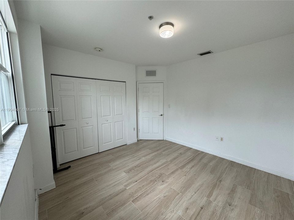 For Rent: $2,000 (1 beds, 1 baths, 720 Square Feet)