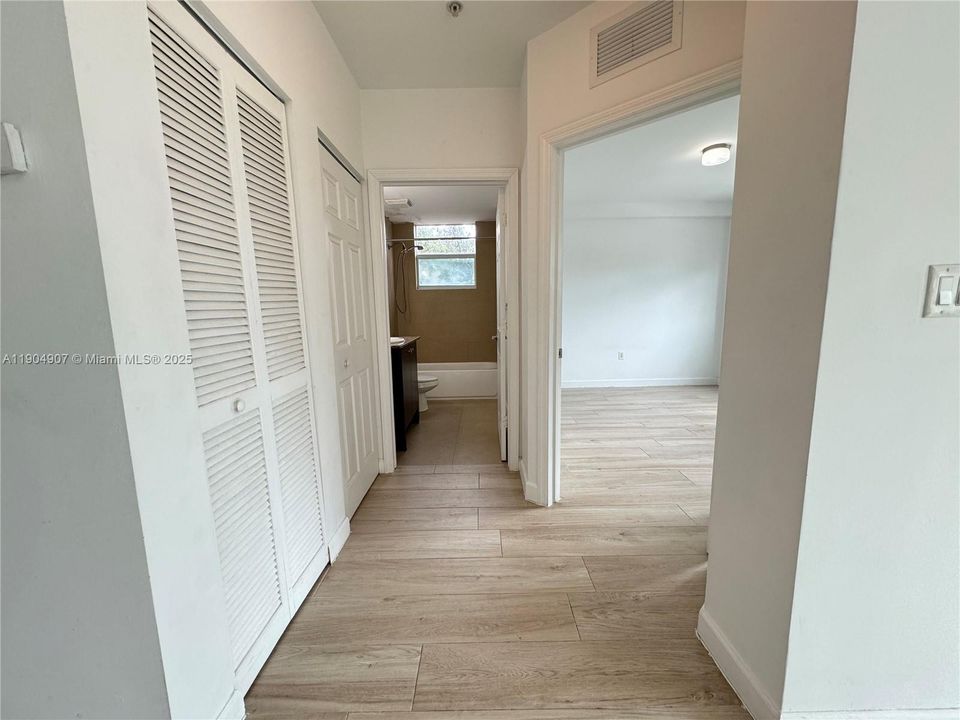 For Rent: $2,000 (1 beds, 1 baths, 720 Square Feet)