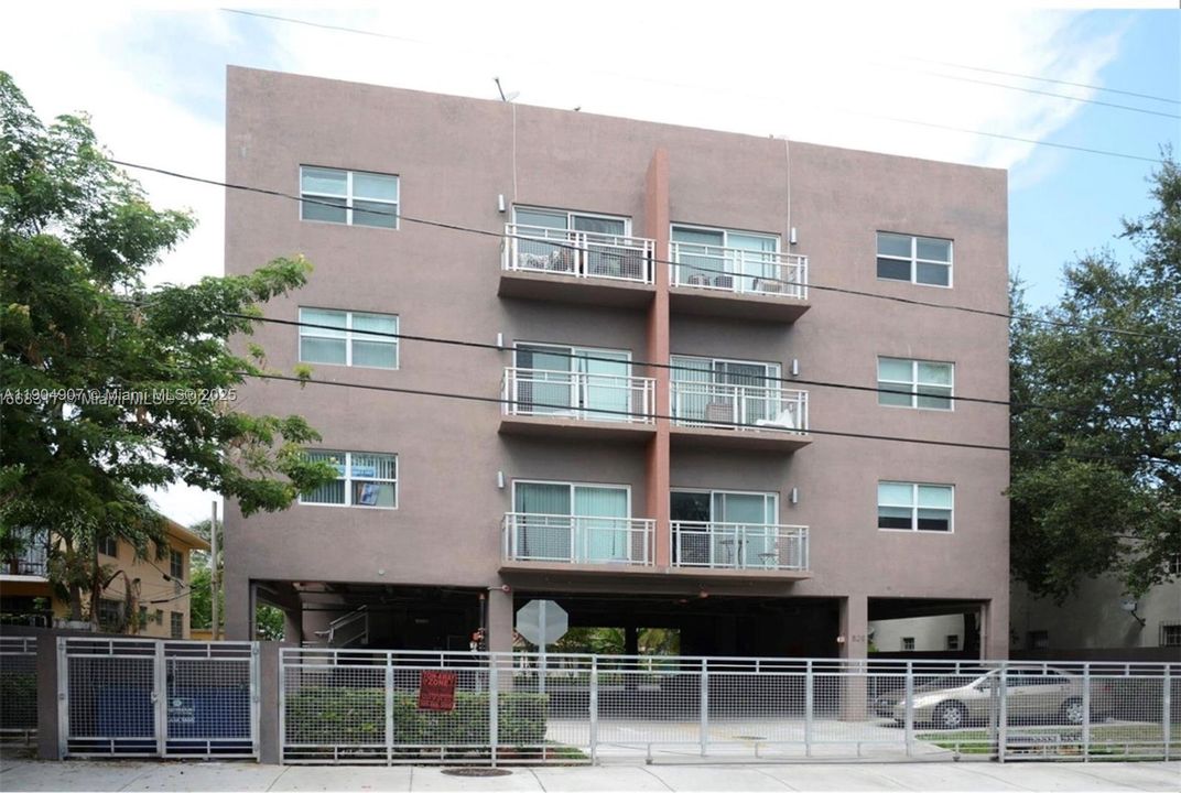 For Rent: $2,000 (1 beds, 1 baths, 720 Square Feet)