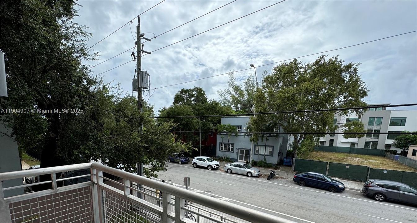 For Rent: $2,000 (1 beds, 1 baths, 720 Square Feet)