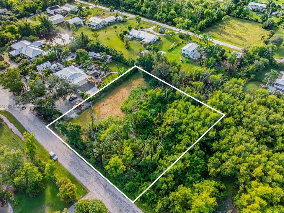 待售: $94,000 (0.94 acres)