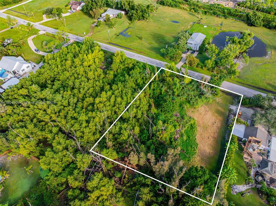 待售: $94,000 (0.94 acres)