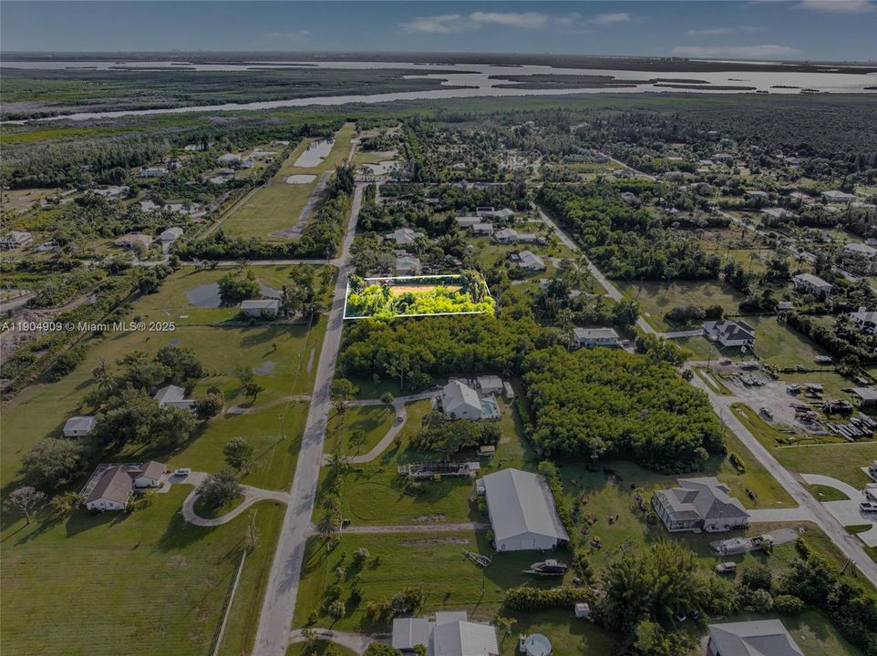 待售: $94,000 (0.94 acres)