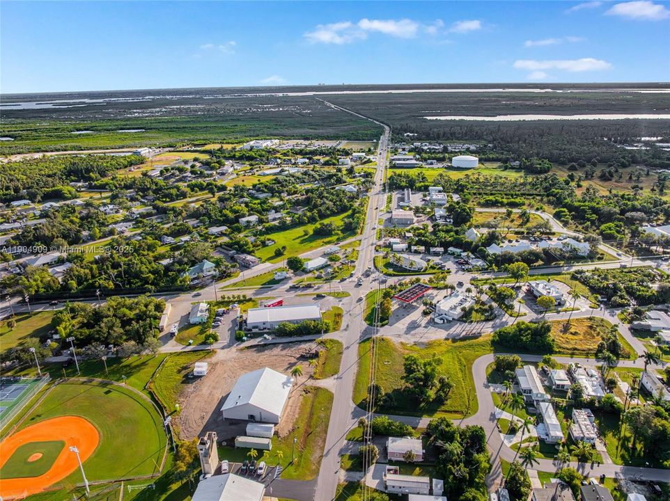 待售: $94,000 (0.94 acres)