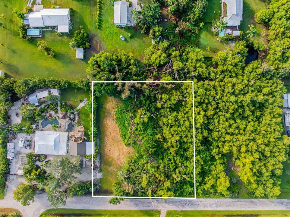 待售: $94,000 (0.94 acres)