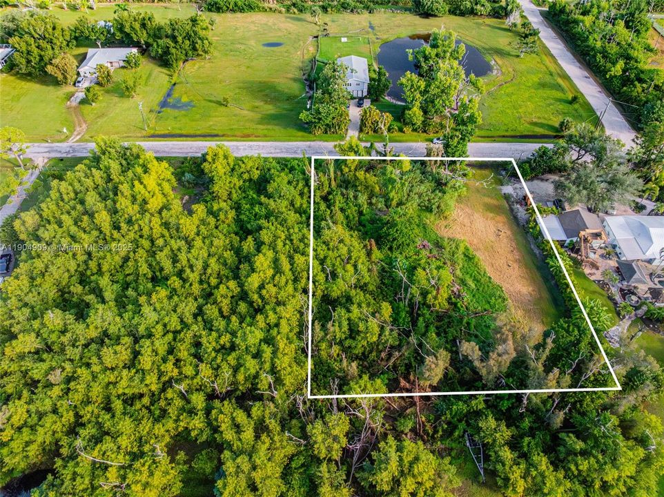 待售: $94,000 (0.94 acres)