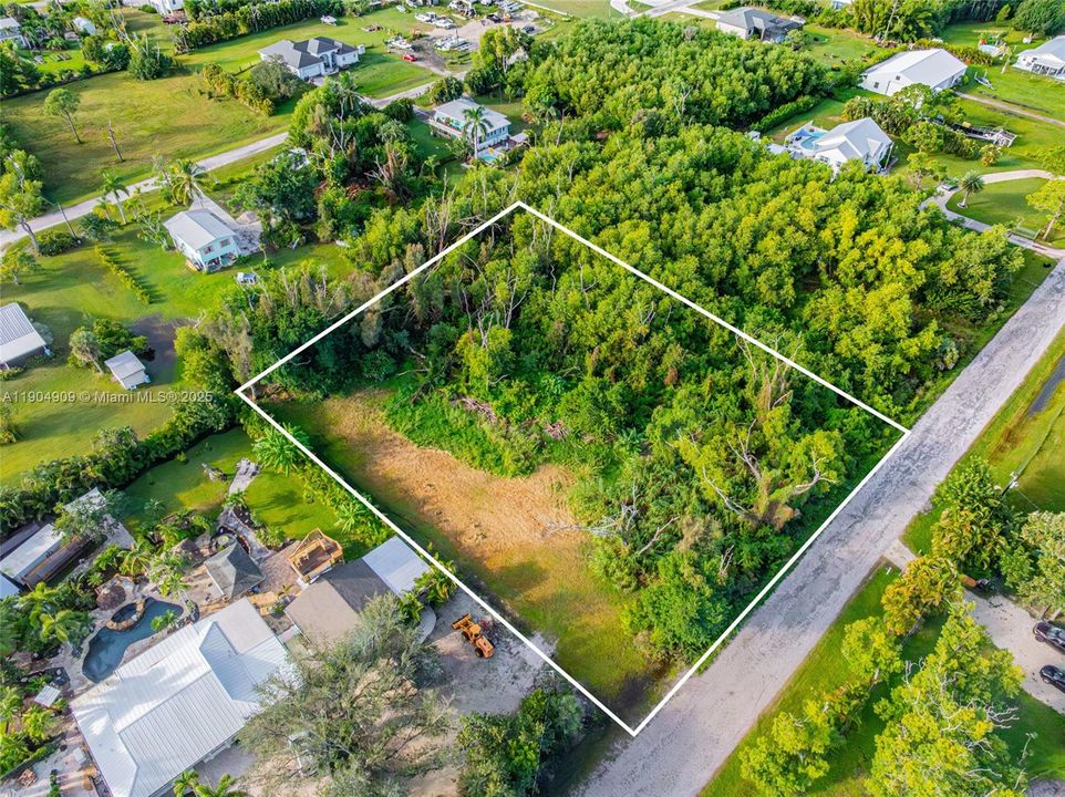 待售: $94,000 (0.94 acres)