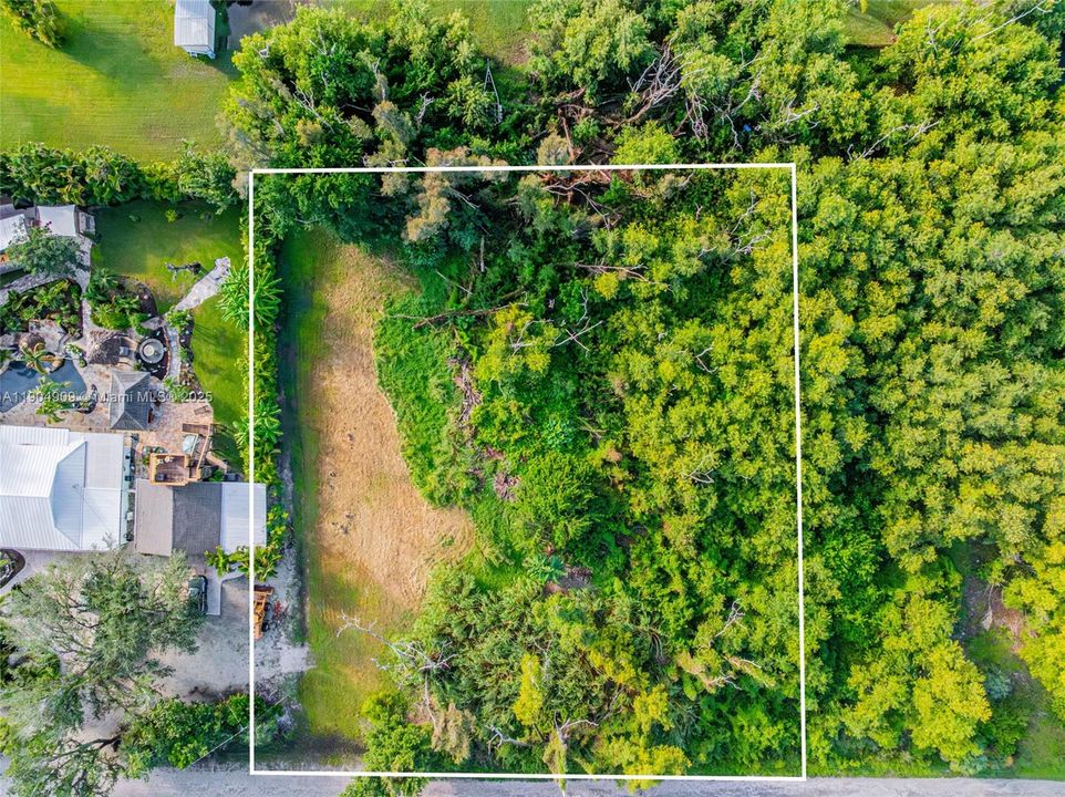 待售: $94,000 (0.94 acres)