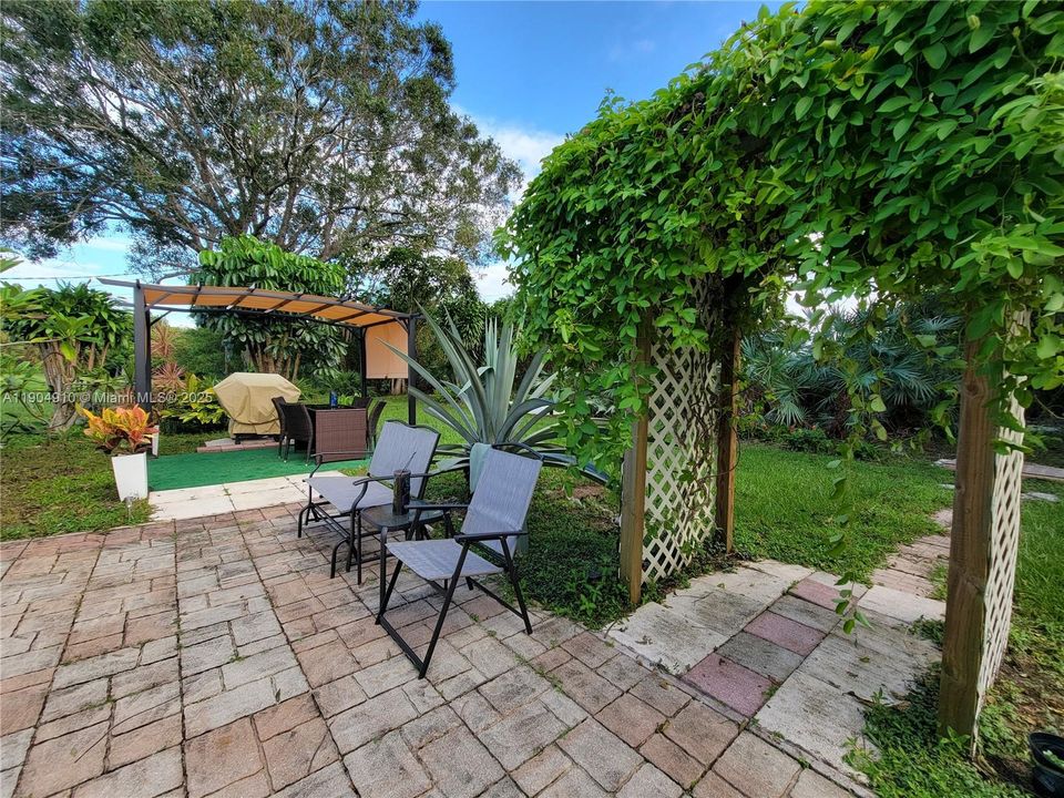 For Sale: $347,000 (3 beds, 1 baths, 1656 Square Feet)