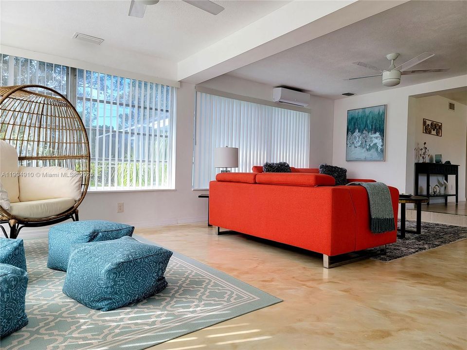 For Sale: $347,000 (3 beds, 1 baths, 1656 Square Feet)