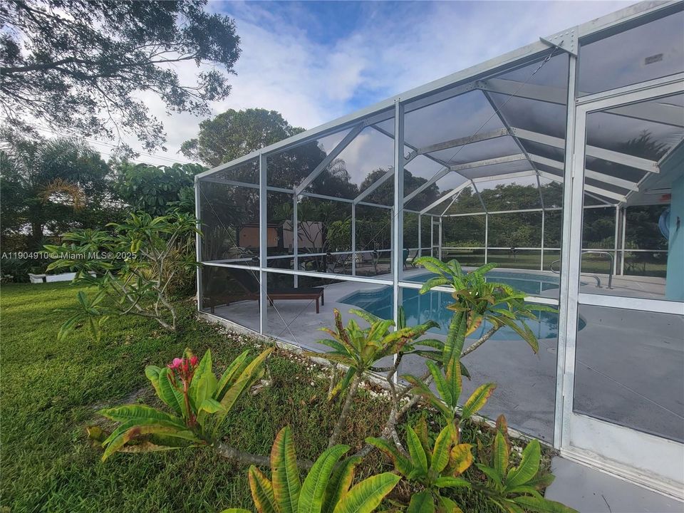 For Sale: $347,000 (3 beds, 1 baths, 1656 Square Feet)